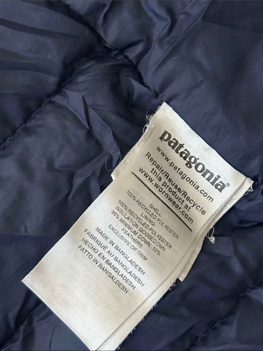 Patagonia Navy Blue Women's Puffer Jacket - Picture 3 of 3